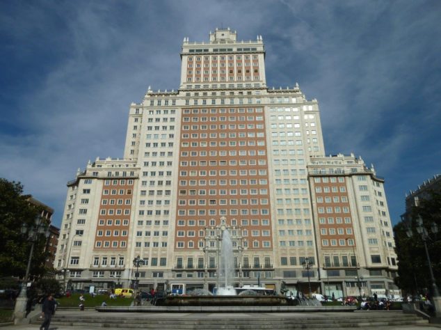 万达酒店完成出售西班牙大厦，作价23亿港元收益2.2亿