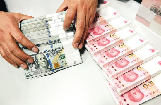 美国华人跨境兑换美元被当局盯上