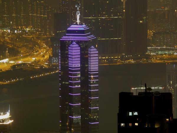 李嘉诚402亿港元出售香港中环中心 创港物业交易最高记录