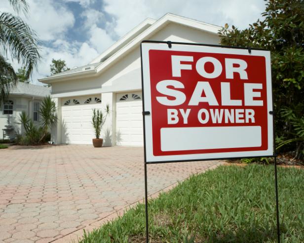 美国房价涨幅超2008年危机前：一房40多个竞价，成交靠“抢”